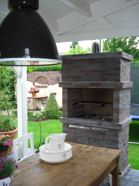 Tuinhaard model Almeria, een tuinhaard en een BBQ ineen.